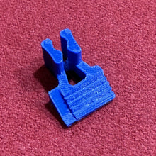 Load image into Gallery viewer, 5th String Banjo Capo – Compensation Limits Retuning – Stores Securely