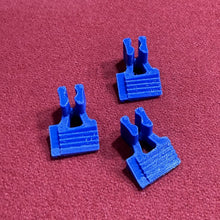 Load image into Gallery viewer, 5th String Banjo Capo – Compensation Limits Retuning – Stores Securely