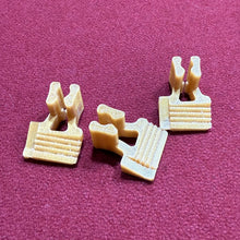 Load image into Gallery viewer, 5th String Banjo Capo – Compensation Limits Retuning – Stores Securely