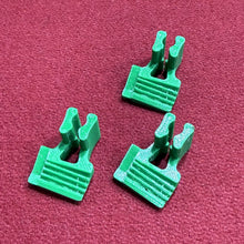 Load image into Gallery viewer, 5th String Banjo Capo – Compensation Limits Retuning – Stores Securely