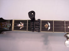 Load image into Gallery viewer, It capos the string right at the fret, not between the frets, to minimize pulling your instrument out of tune.