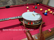 Load image into Gallery viewer, 5th String Banjo Capo – Compensation Limits Retuning – Stores Securely

